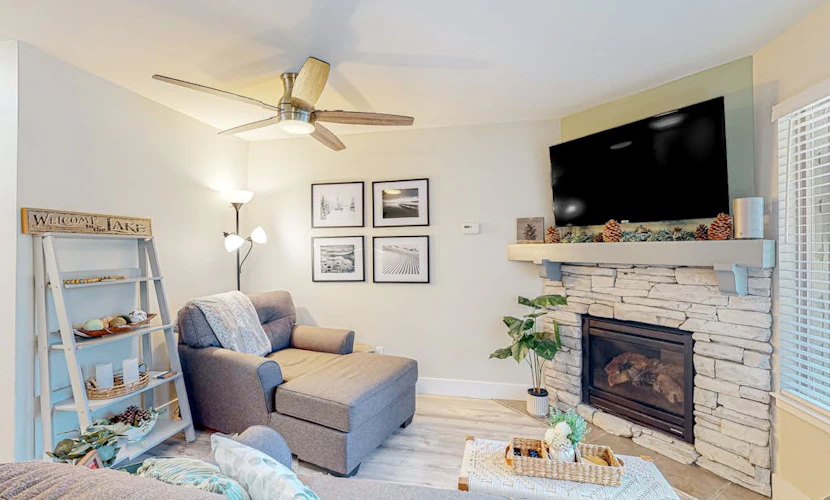 Tranquil condo in Stateline, sleeps 4