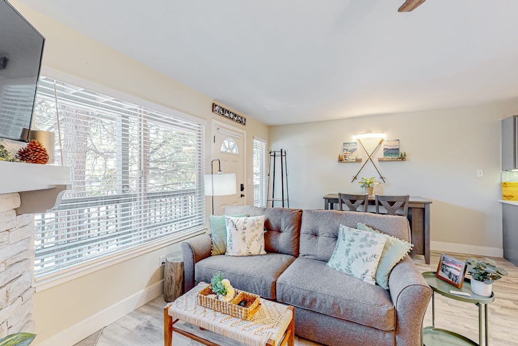 Tranquil condo in Stateline, sleeps 4