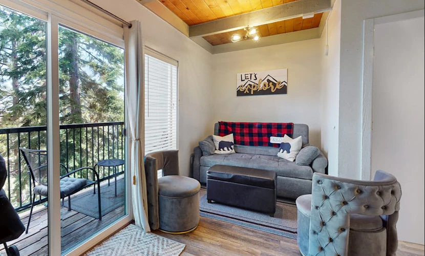 Ski dream walkable to lifts - 2 decks, WFH area & shuttle pick-up across street