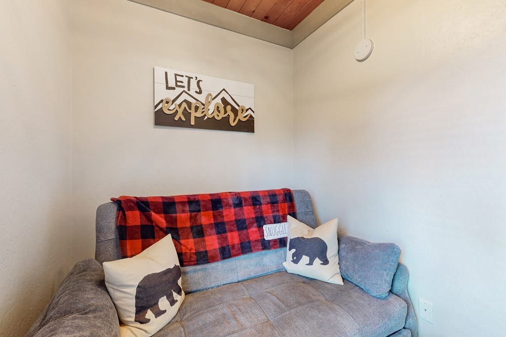 Ski dream walkable to lifts - 2 decks, WFH area & shuttle pick-up across street