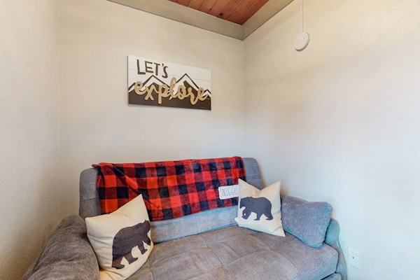 Ski dream walkable to lifts - 2 decks, WFH area & shuttle pick-up across street