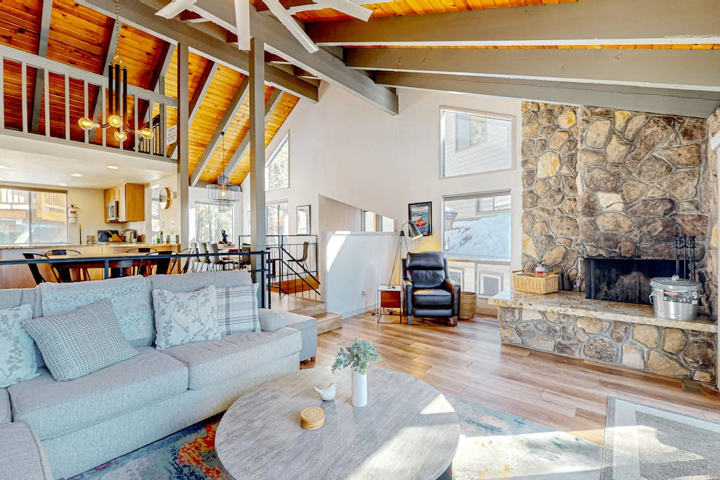 Condo near Lake Tahoe with pool, hot tub, grill, & wood fireplace - sleeps 6