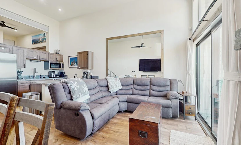 CONDO WITH BEAUTIFUL LAKE VIEW & CLOSE TO STAGE COACH LODGE