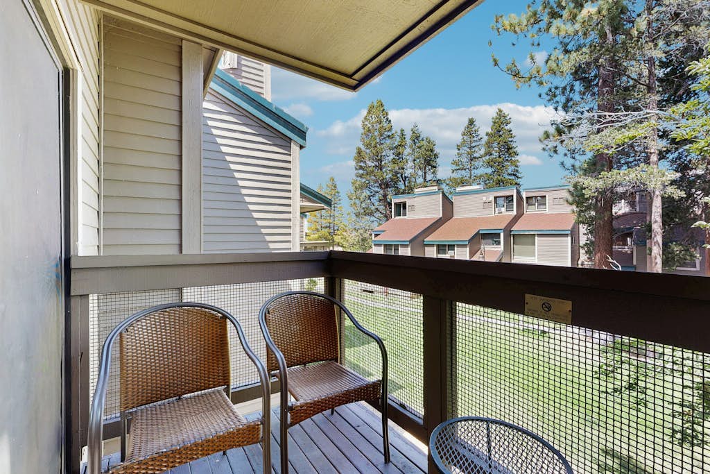 Resort townhome with private beach access & lakefront pool