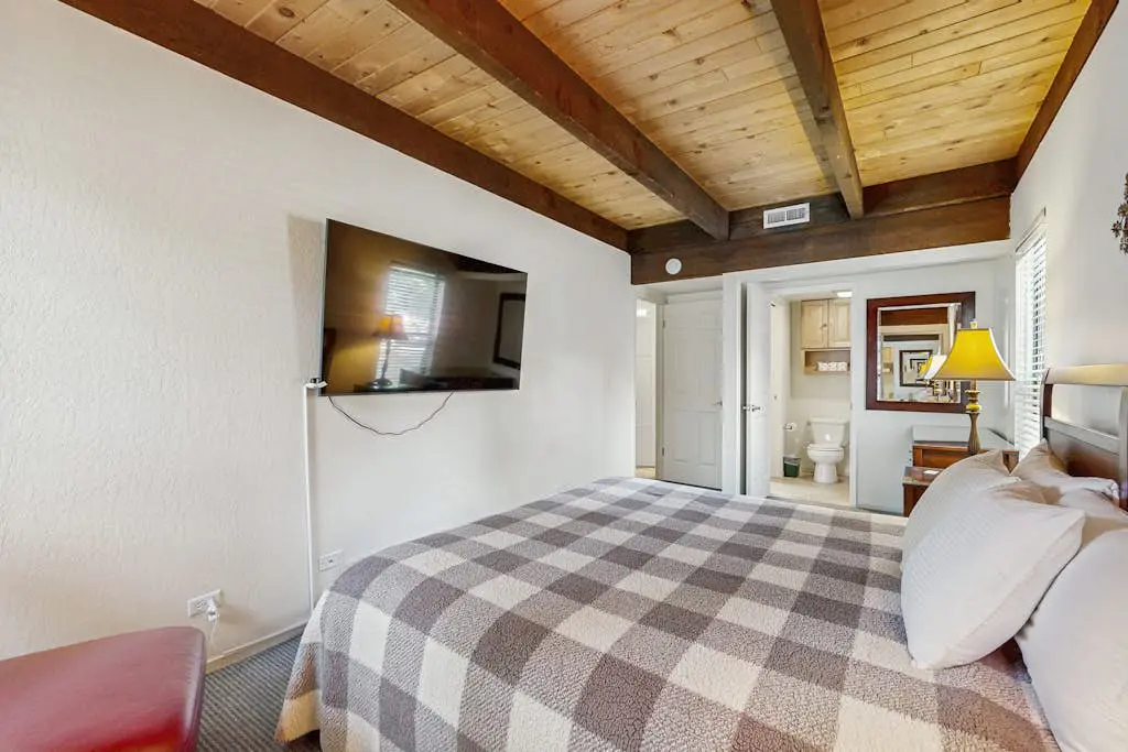 Two bedroom Townhome w  loft, private beach, pools, hot tub, sauna, resort fun!
