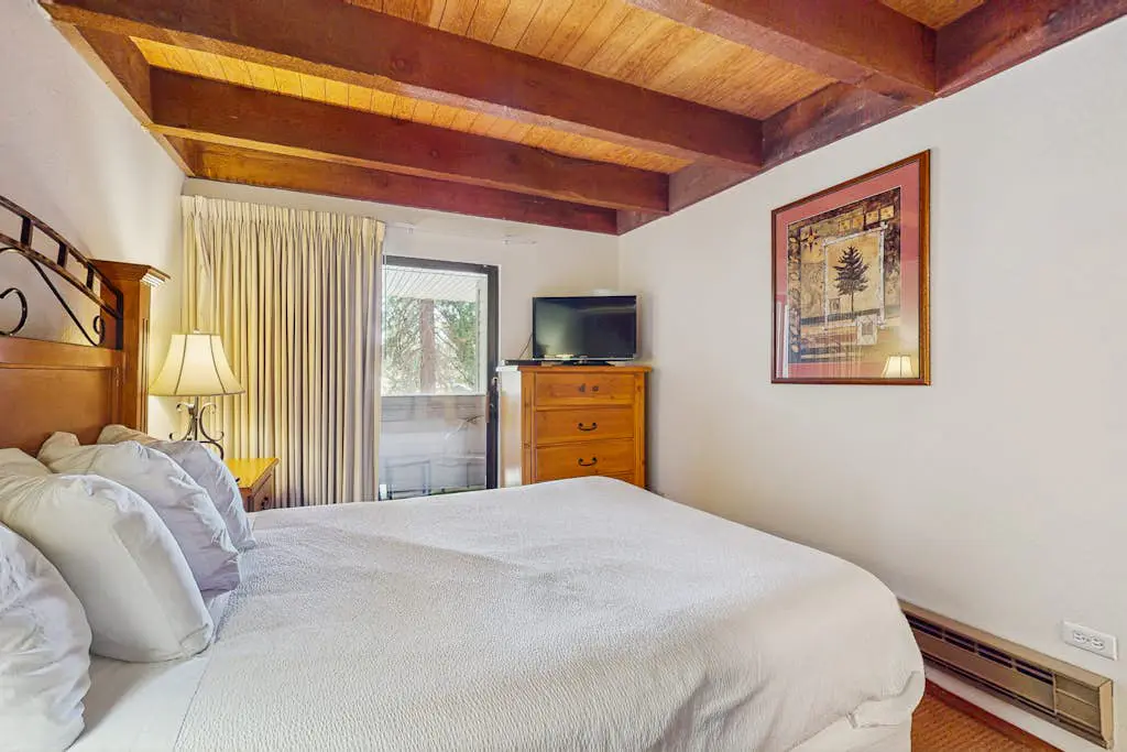 Pool-view mountain paradise awaits at this Lakeland Village home