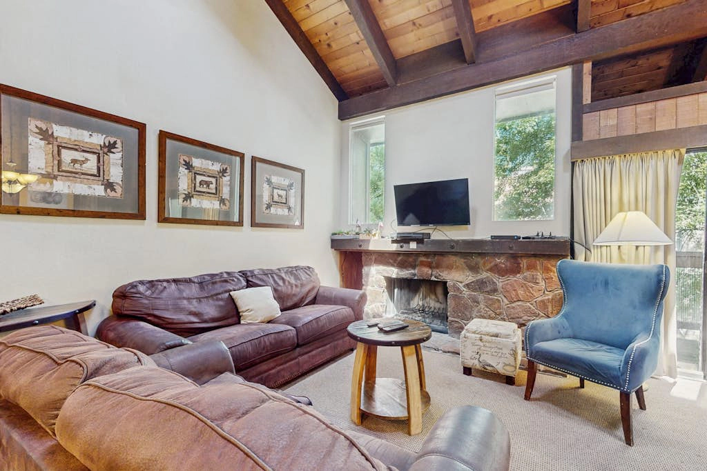 Serene townhome with easy beach lounging and numerous relaxing amenities