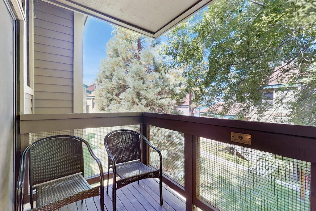 Serene townhome with easy beach lounging and numerous relaxing amenities