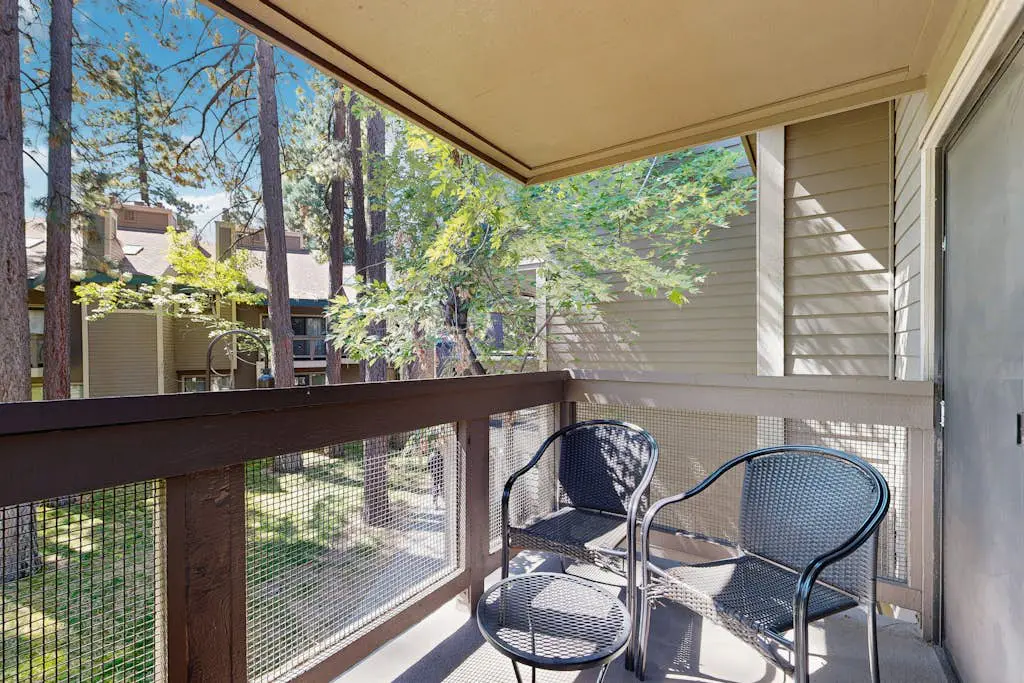 Dreamy mountain basecamp at Lakeland Village with amazing amenities