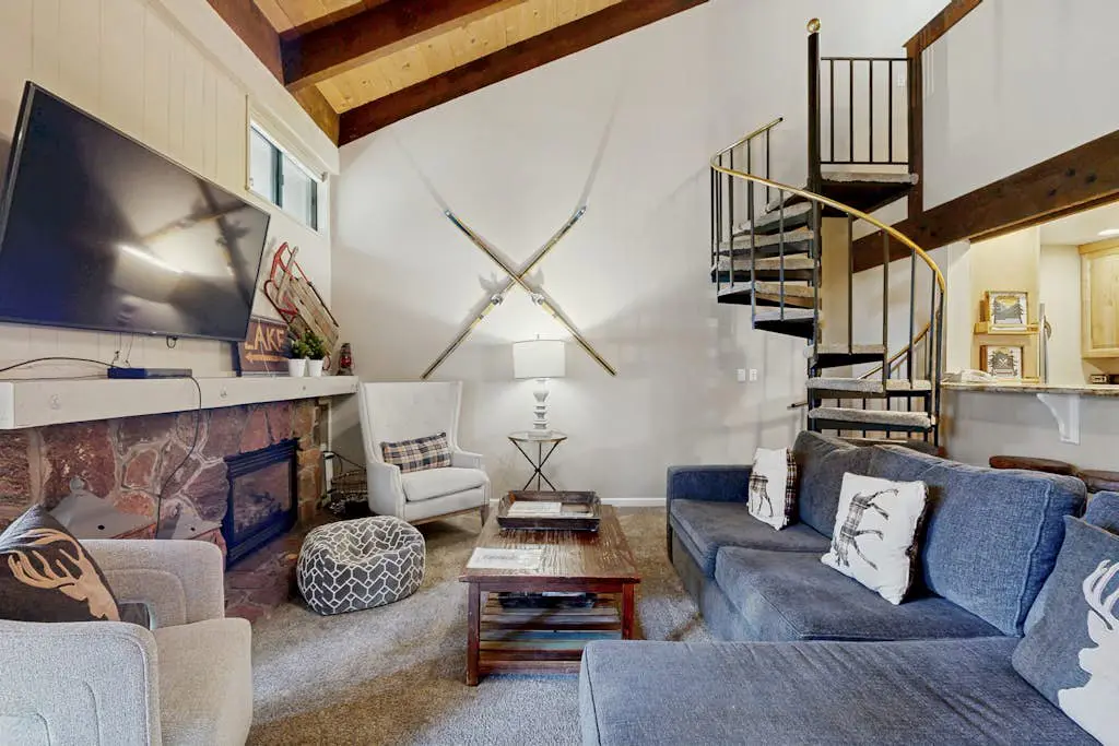 Dreamy mountain basecamp at Lakeland Village with amazing amenities