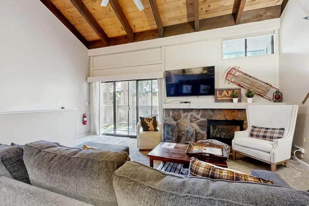 Dreamy mountain basecamp at Lakeland Village with amazing amenities