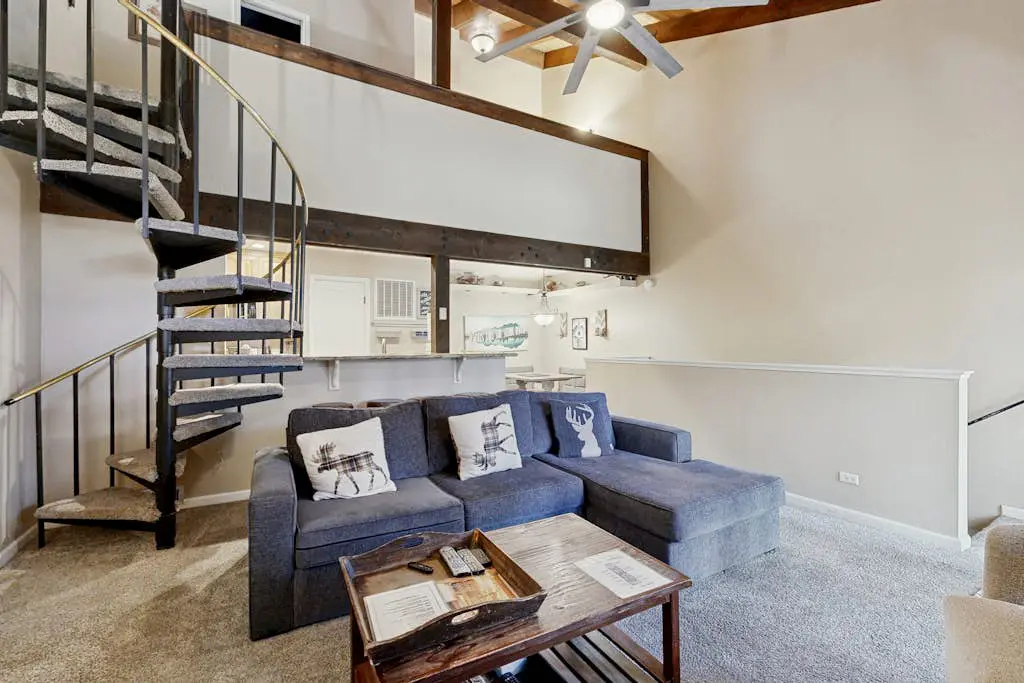 Dreamy mountain basecamp at Lakeland Village with amazing amenities