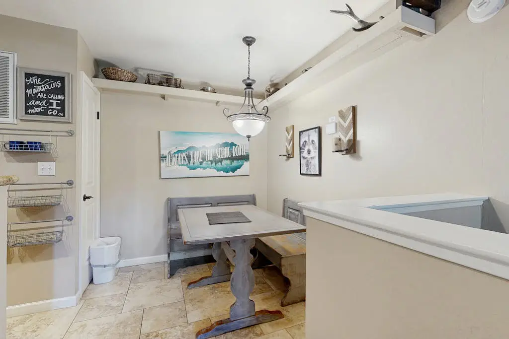 Dreamy mountain basecamp at Lakeland Village with amazing amenities