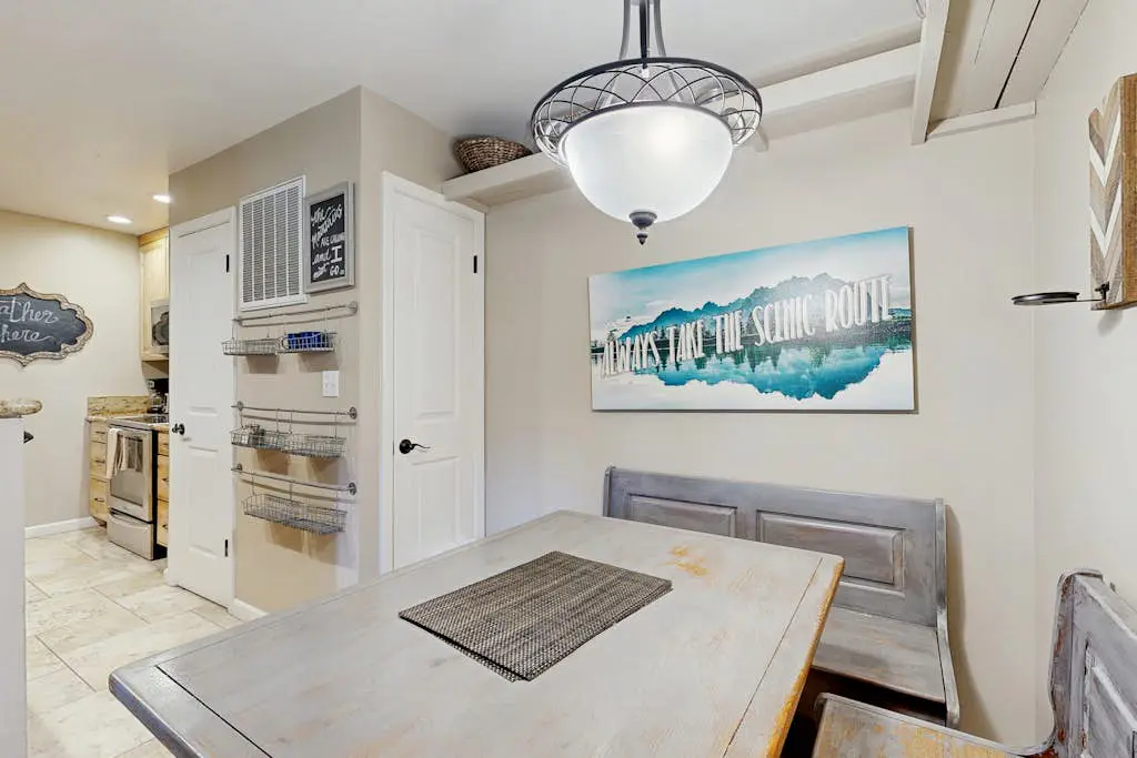 Dreamy mountain basecamp at Lakeland Village with amazing amenities