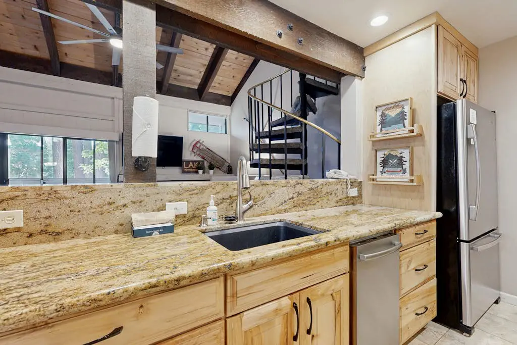 Dreamy mountain basecamp at Lakeland Village with amazing amenities