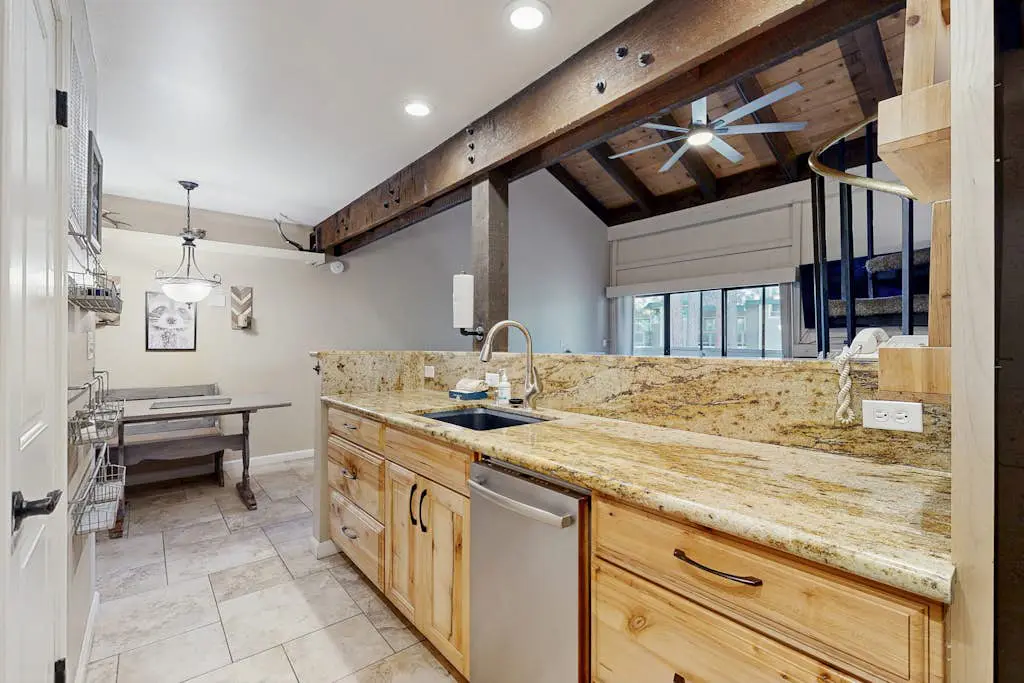 Dreamy mountain basecamp at Lakeland Village with amazing amenities