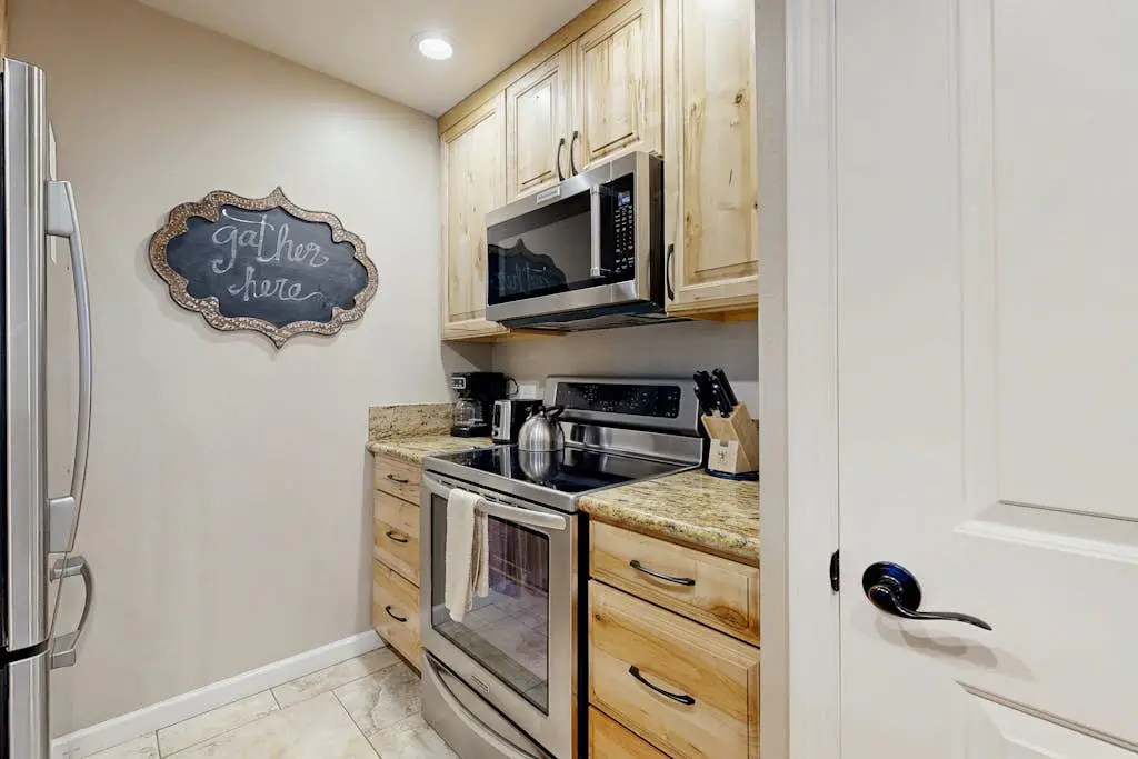 Dreamy mountain basecamp at Lakeland Village with amazing amenities