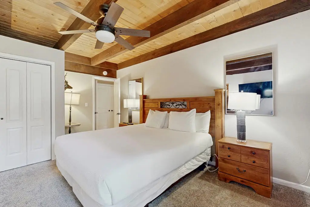 Dreamy mountain basecamp at Lakeland Village with amazing amenities