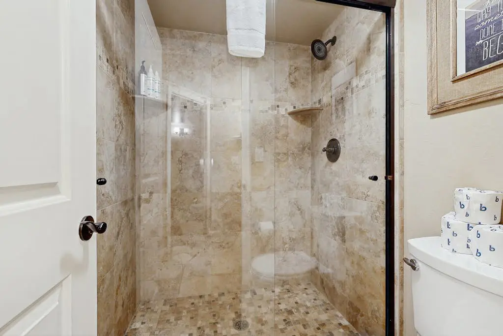 Dreamy mountain basecamp at Lakeland Village with amazing amenities