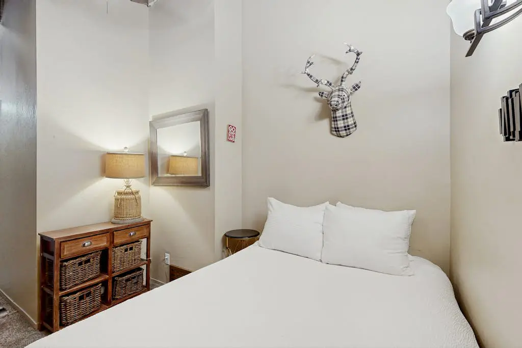 Dreamy mountain basecamp at Lakeland Village with amazing amenities