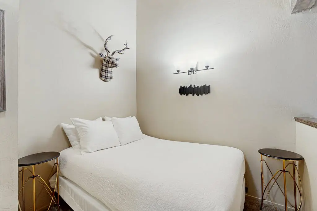 Dreamy mountain basecamp at Lakeland Village with amazing amenities