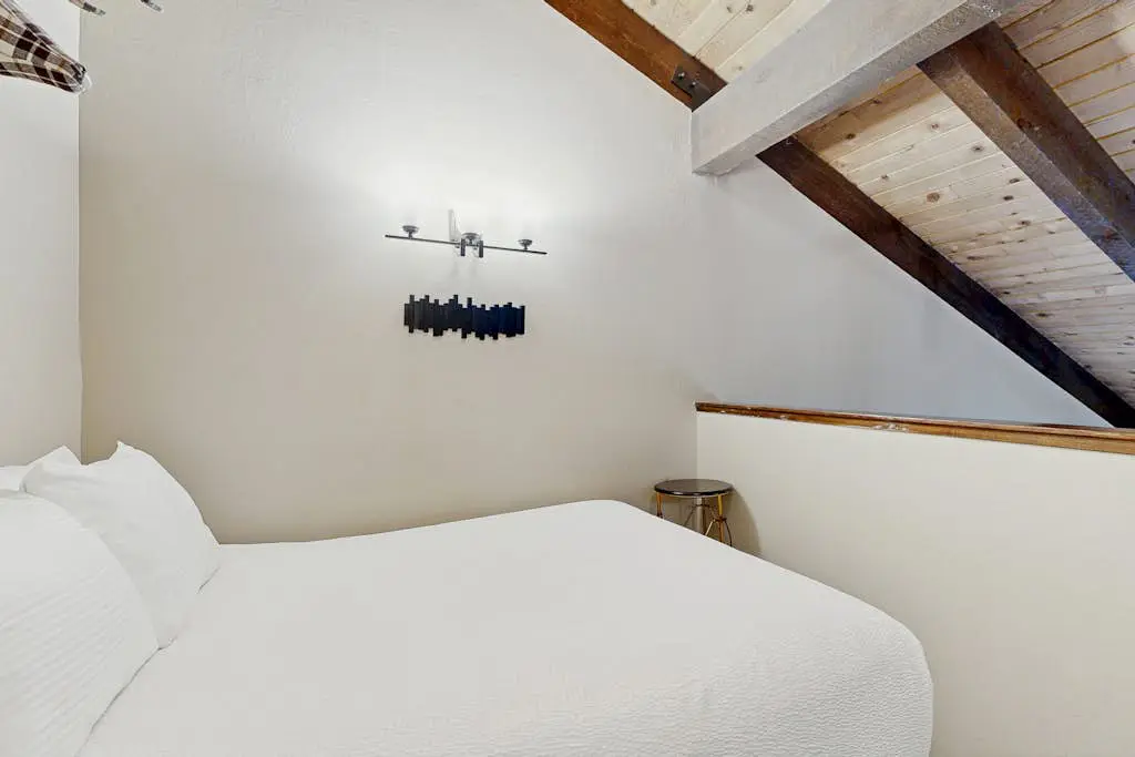 Dreamy mountain basecamp at Lakeland Village with amazing amenities