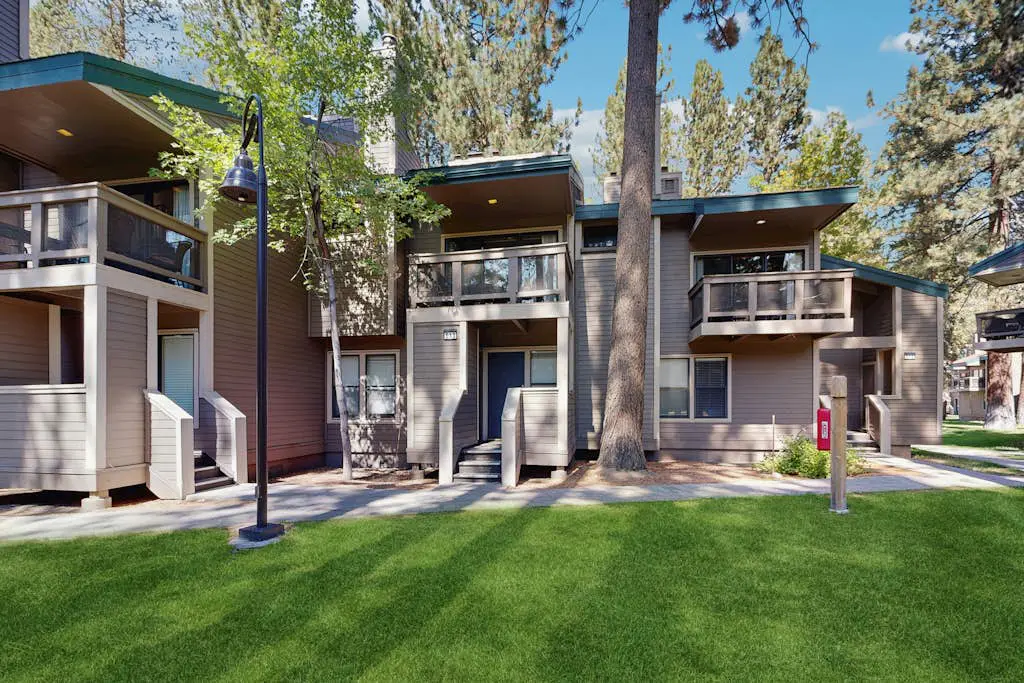 Dreamy mountain basecamp at Lakeland Village with amazing amenities