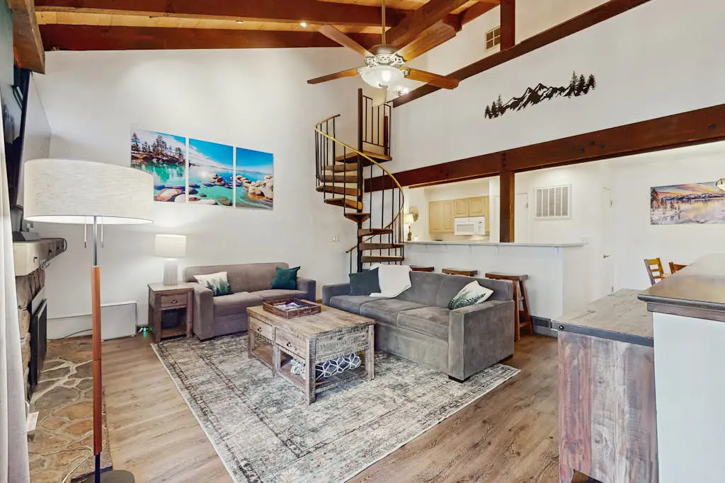 Lakeland Village 520