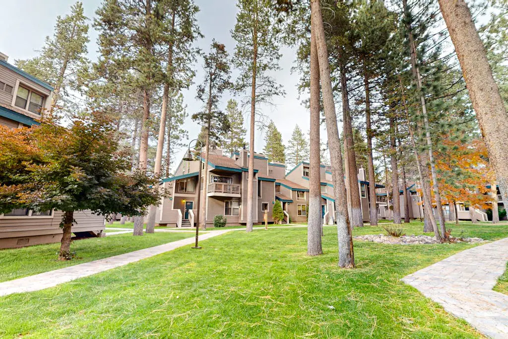 Lakeland Village 520