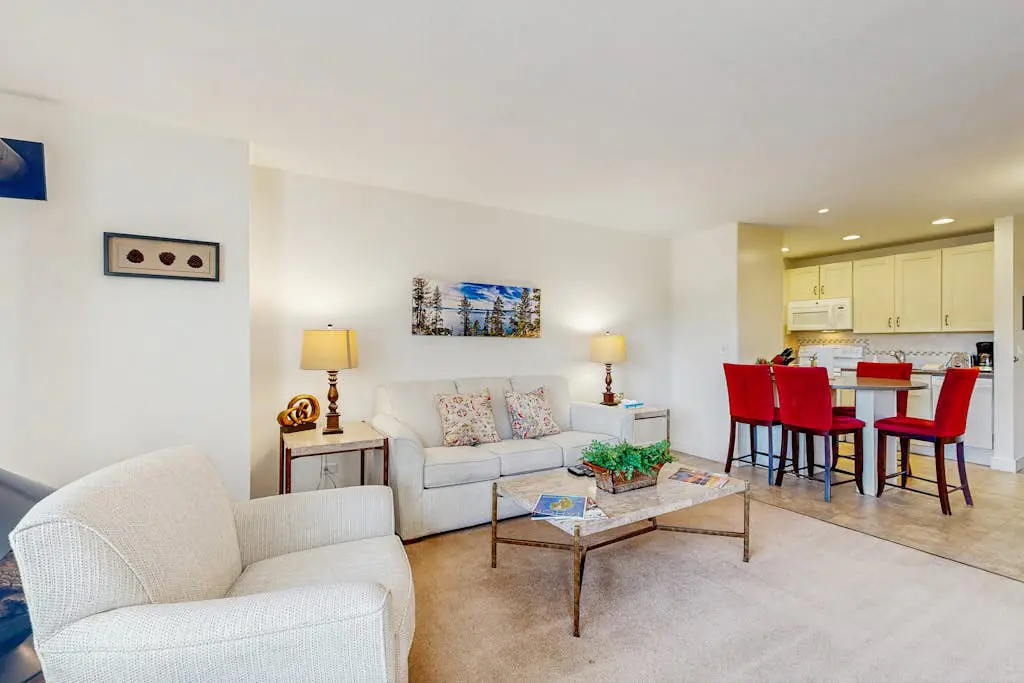 Lakeland Village 127