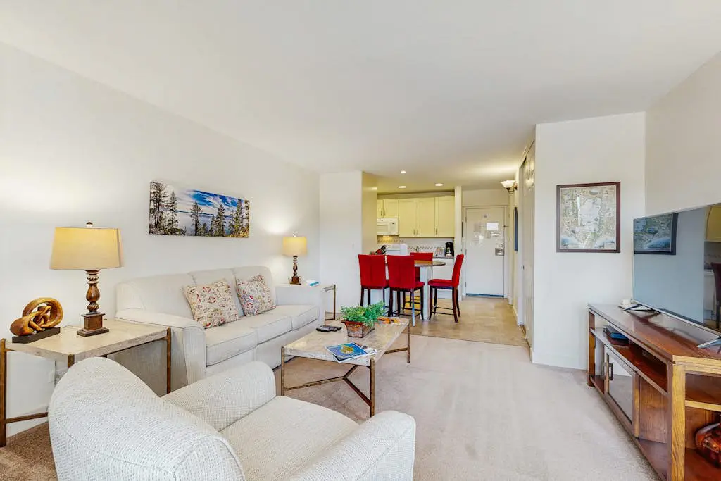 Lakeland Village 127