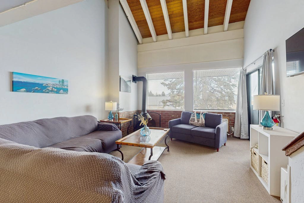 Experience Laid-back Mountain Living at this Townhome w/Beach, Pool and Spa