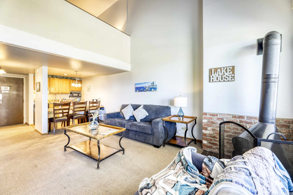 Experience Laid-back Mountain Living at this Townhome w Beach, Pool and Spa