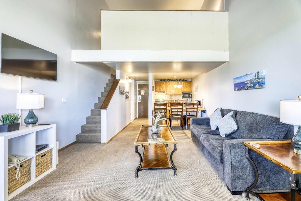 Lakeland Village Cozy Mountain View Retreat