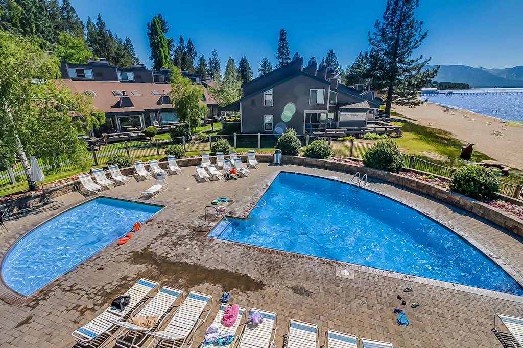Lake dreams come true at this top-floor studio with loft at Lakeland Village