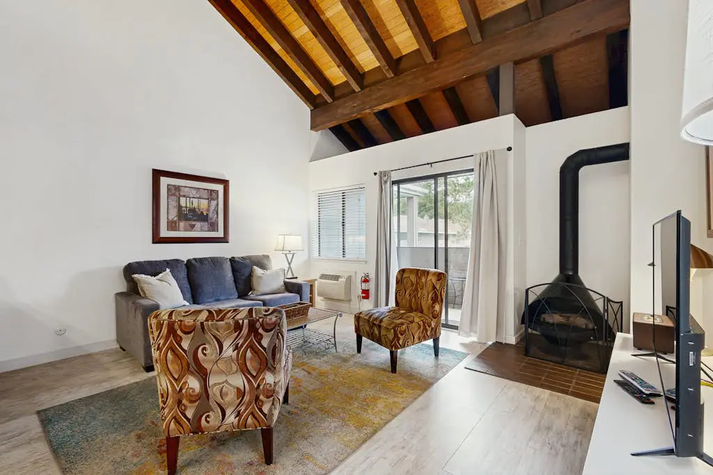 Lakeland Village 330