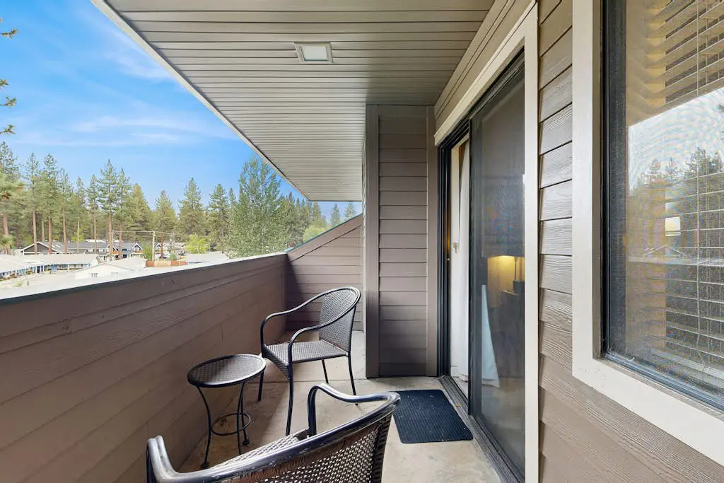 Lakeland Village 330