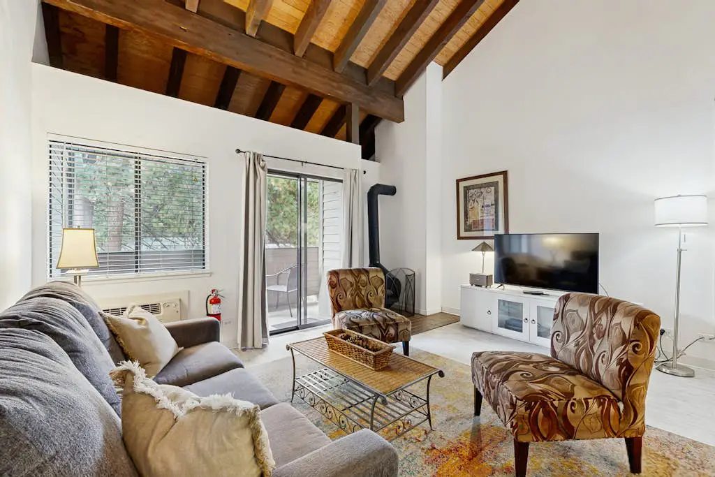 Lakeland Village 330