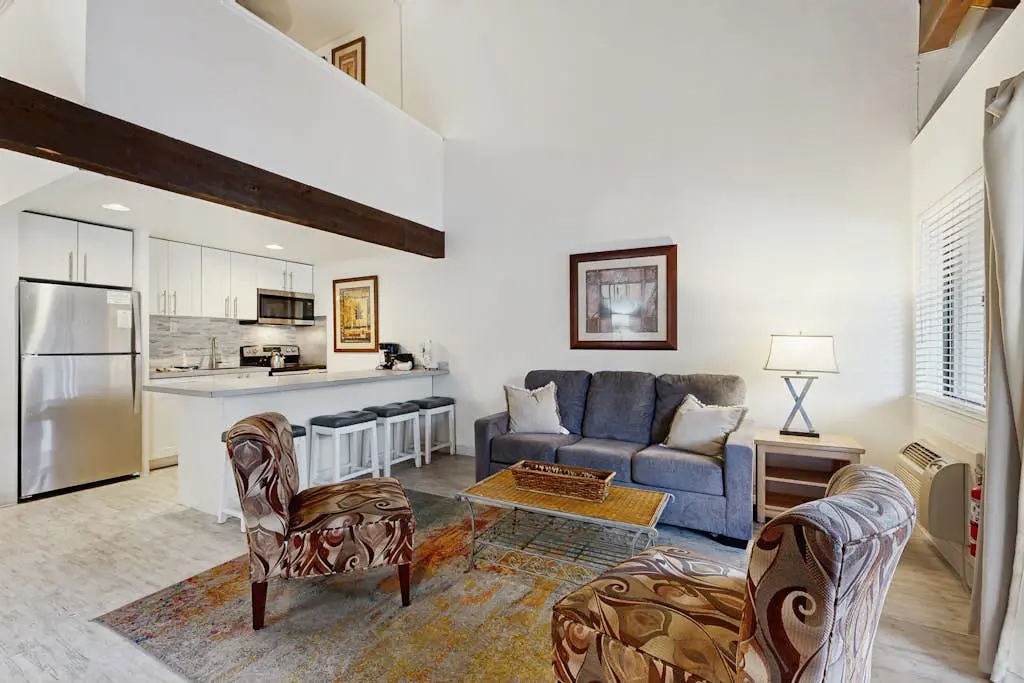 Lakeland Village 330