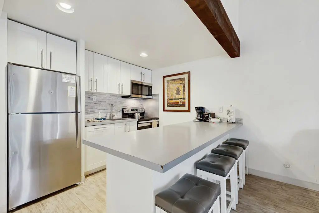 Lakeland Village 330