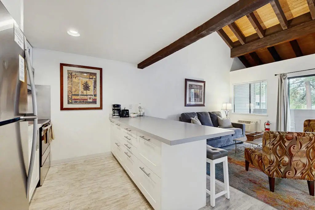 Lakeland Village 330