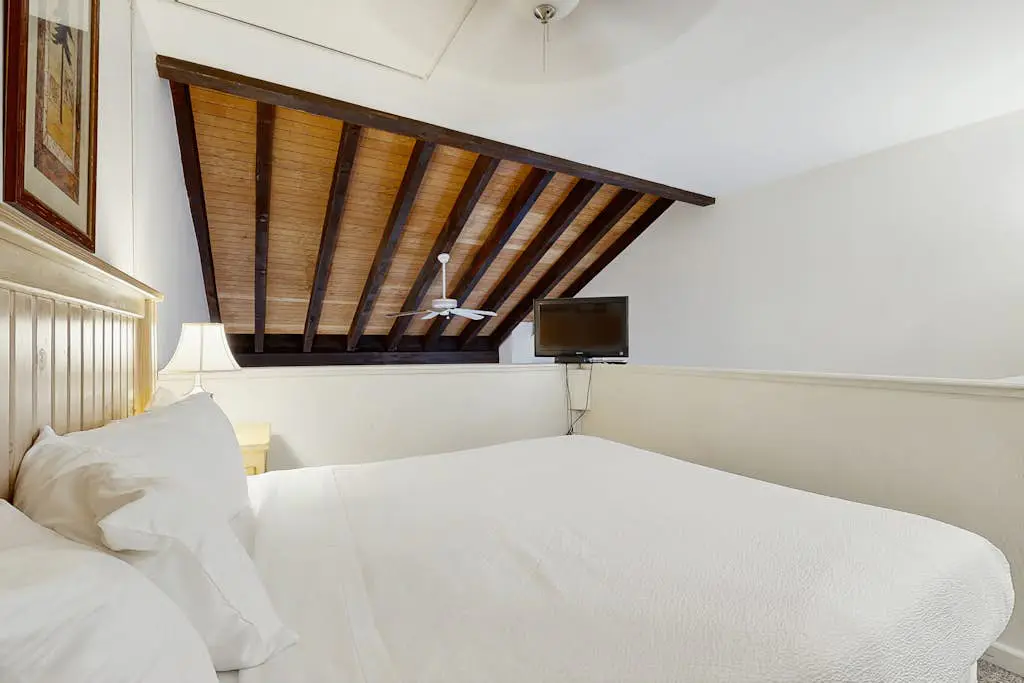 Lakeland Village 330