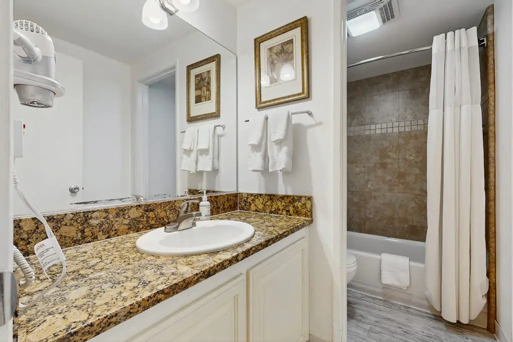 Lakeland Village 330