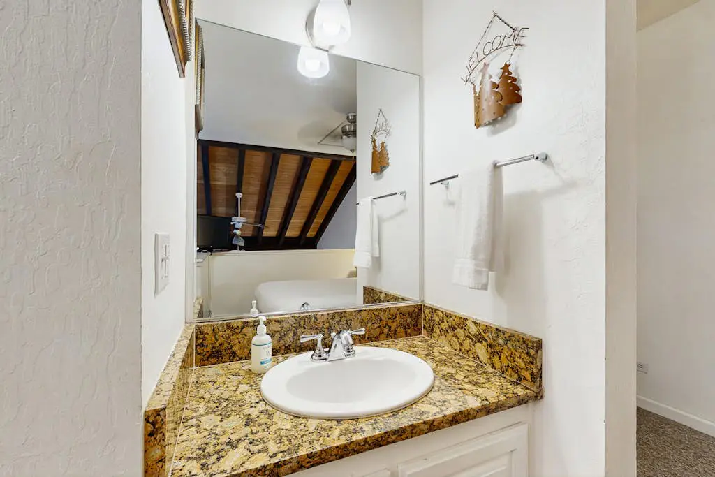 Lakeland Village 330