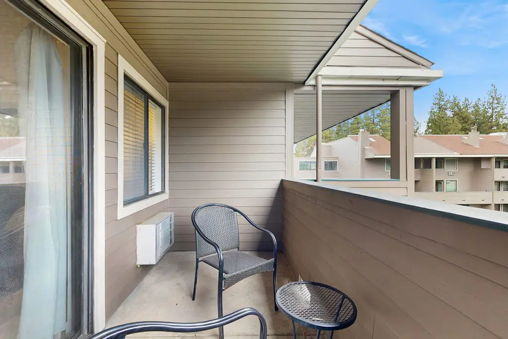 Lakeland Village 330