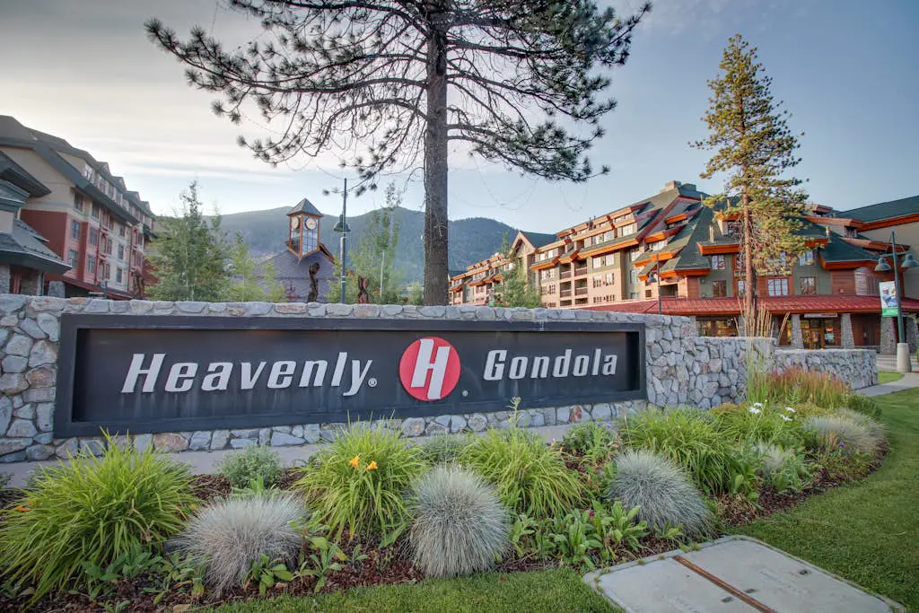 Lakeland Village 330