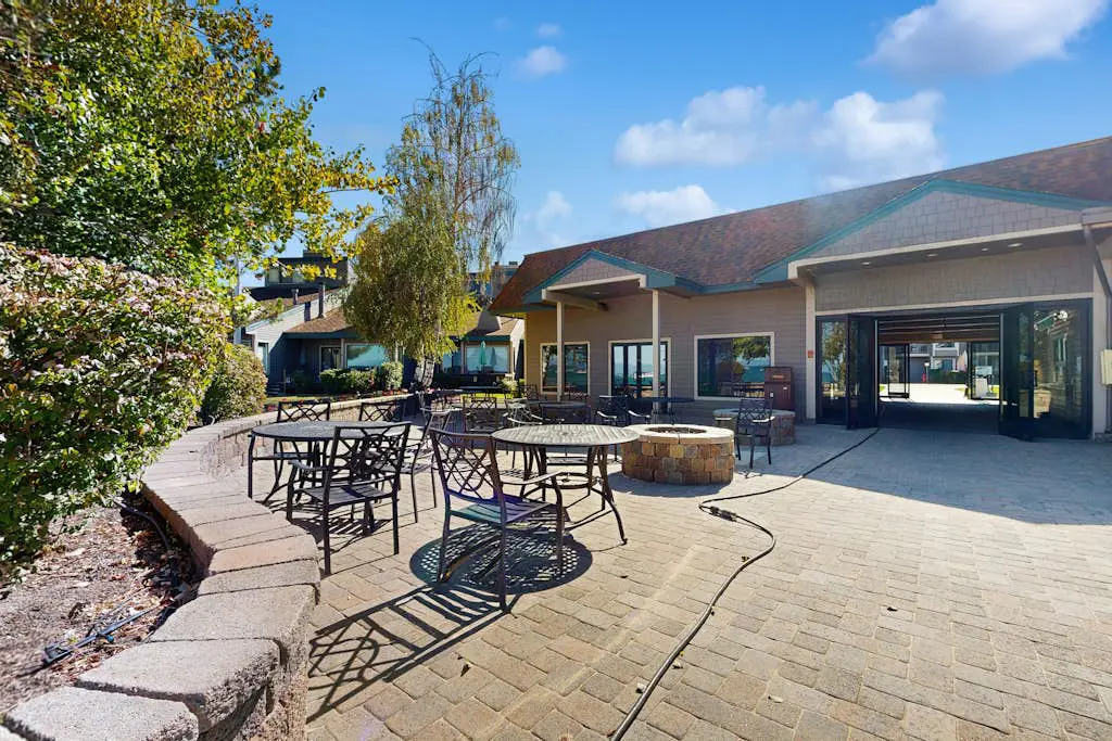 Lakeland Village 330