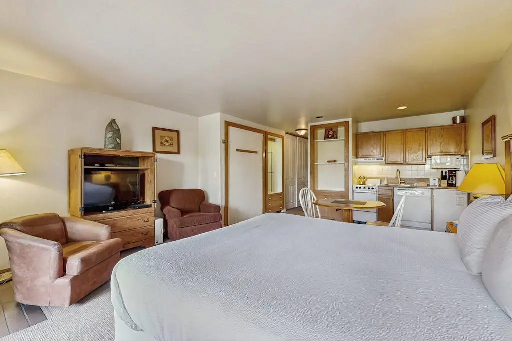 Lakeland Village 219