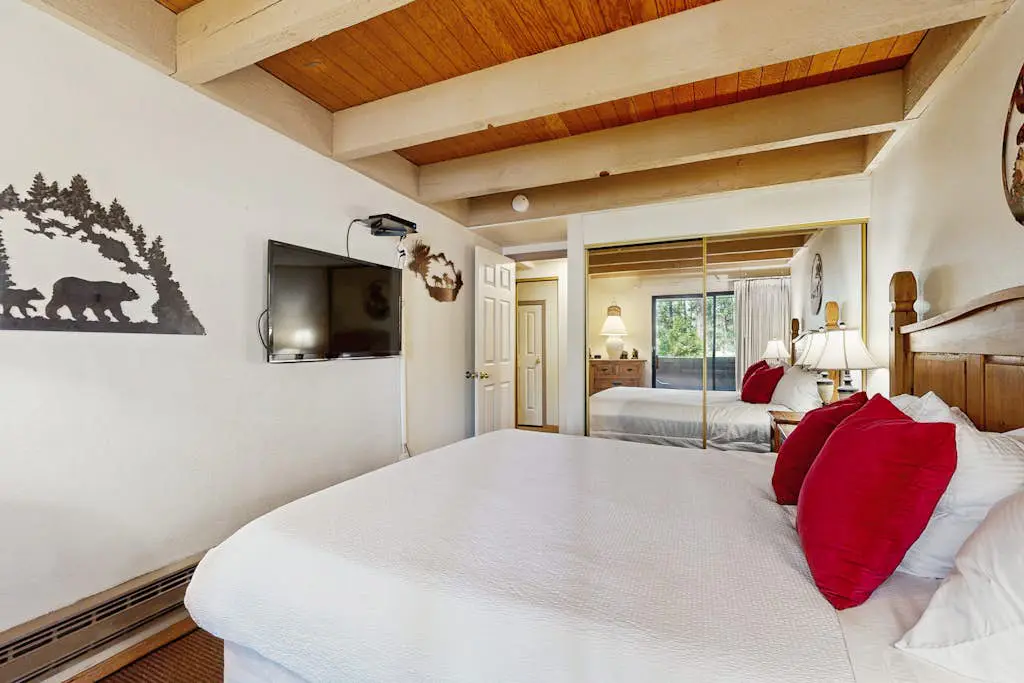 Discover the charms of Lake Tahoe & nearby Heavenly