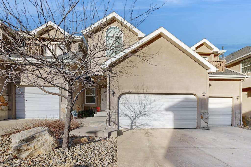 Large & Luxurious Home w/ Private Hot Tub, and Fireplace